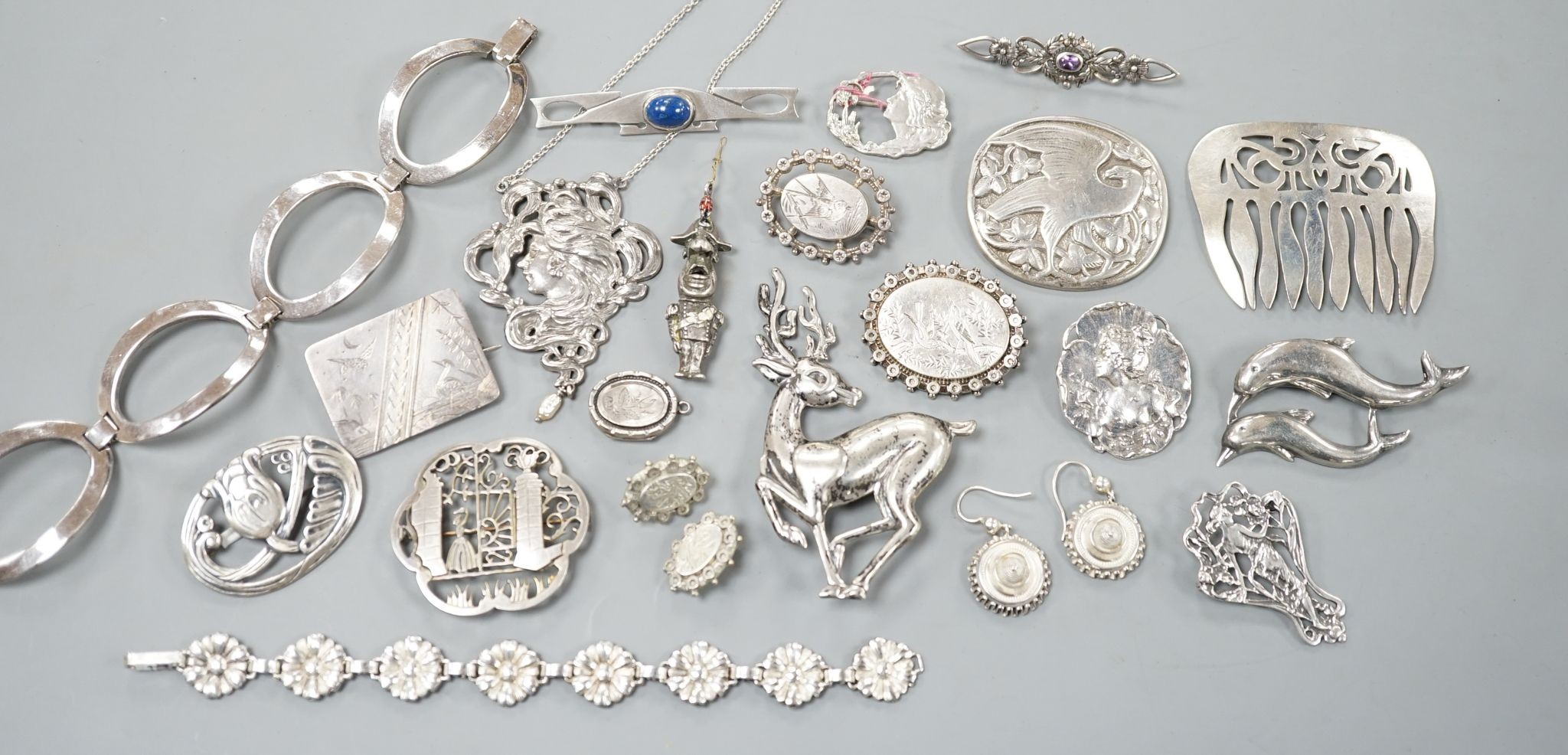 A small collection of mainly 925 and white metal jewellery, including bracelets, comb, brooches and earrings, etc.